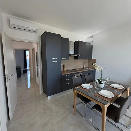 Lu Sule Lu Mare Le Luci Apartment *